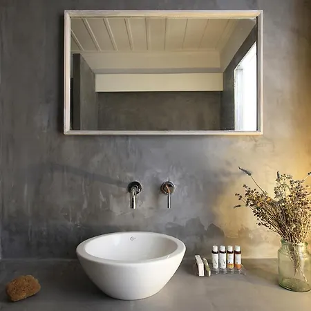 Limani Life 3* シミ